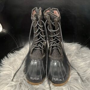 Madden girl frolic duck boots size 6 grey